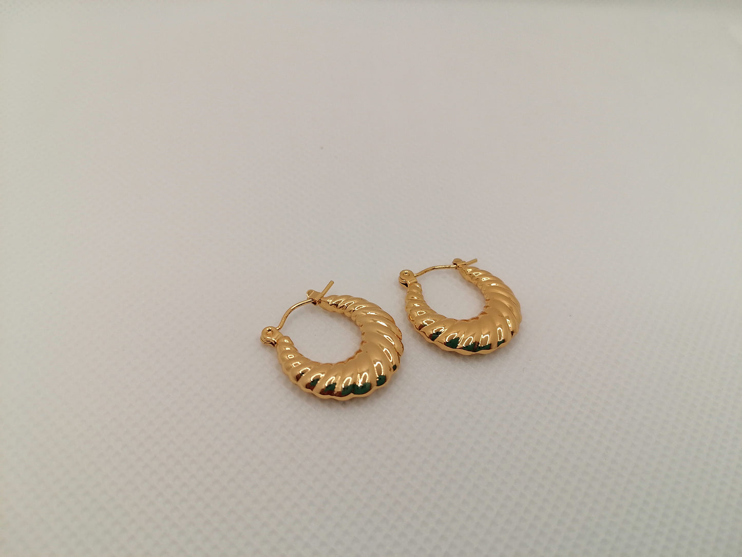 Ribbed crescent gold hoops